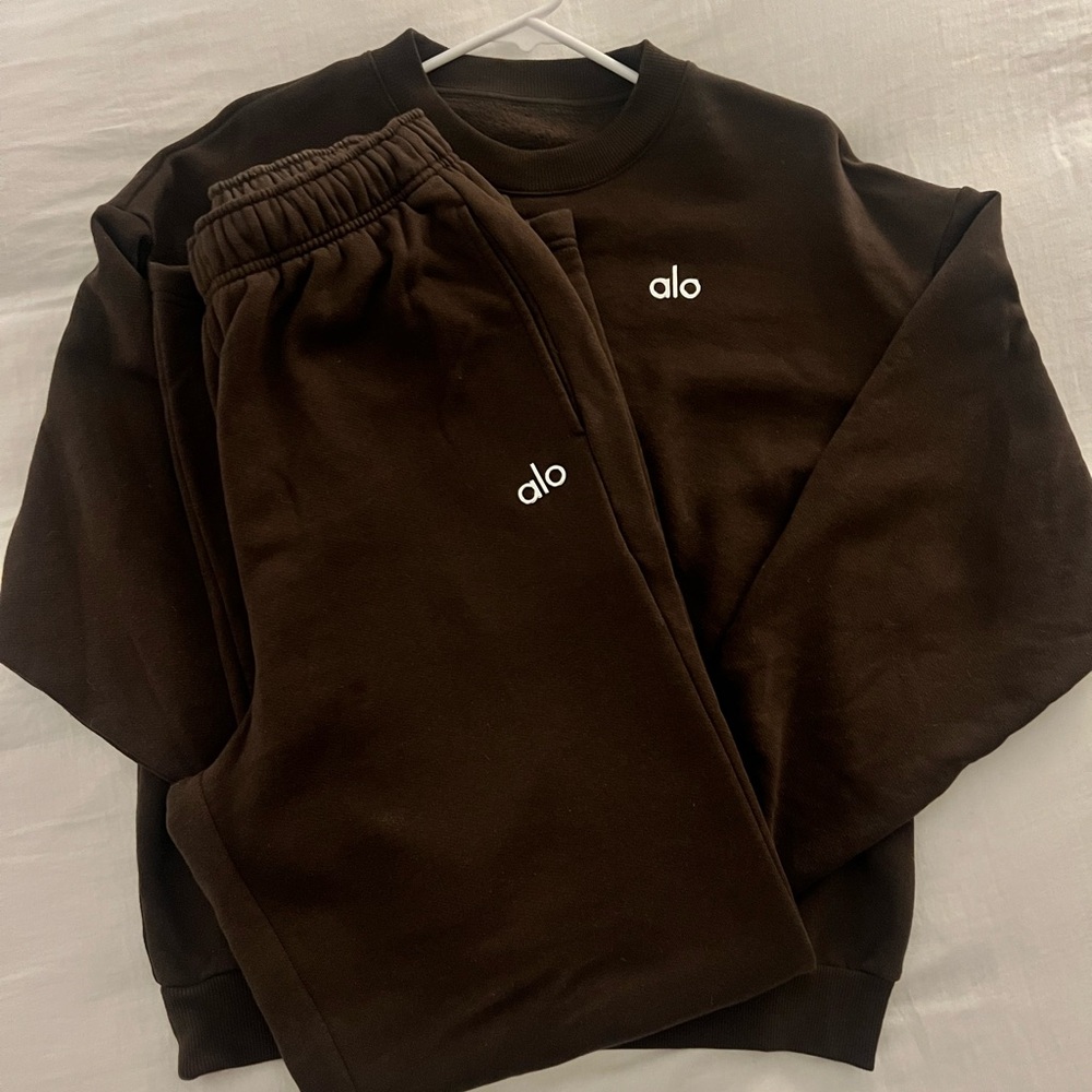 Size M Espresso Alo Yoga Set